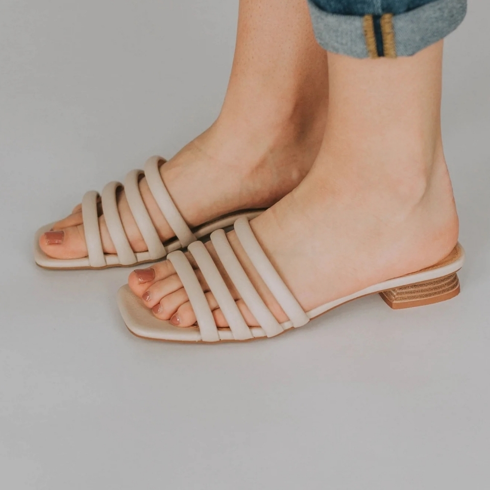 Oasis Society Cream Mallory Square Toe Vintage Style Y2K Sandals 9